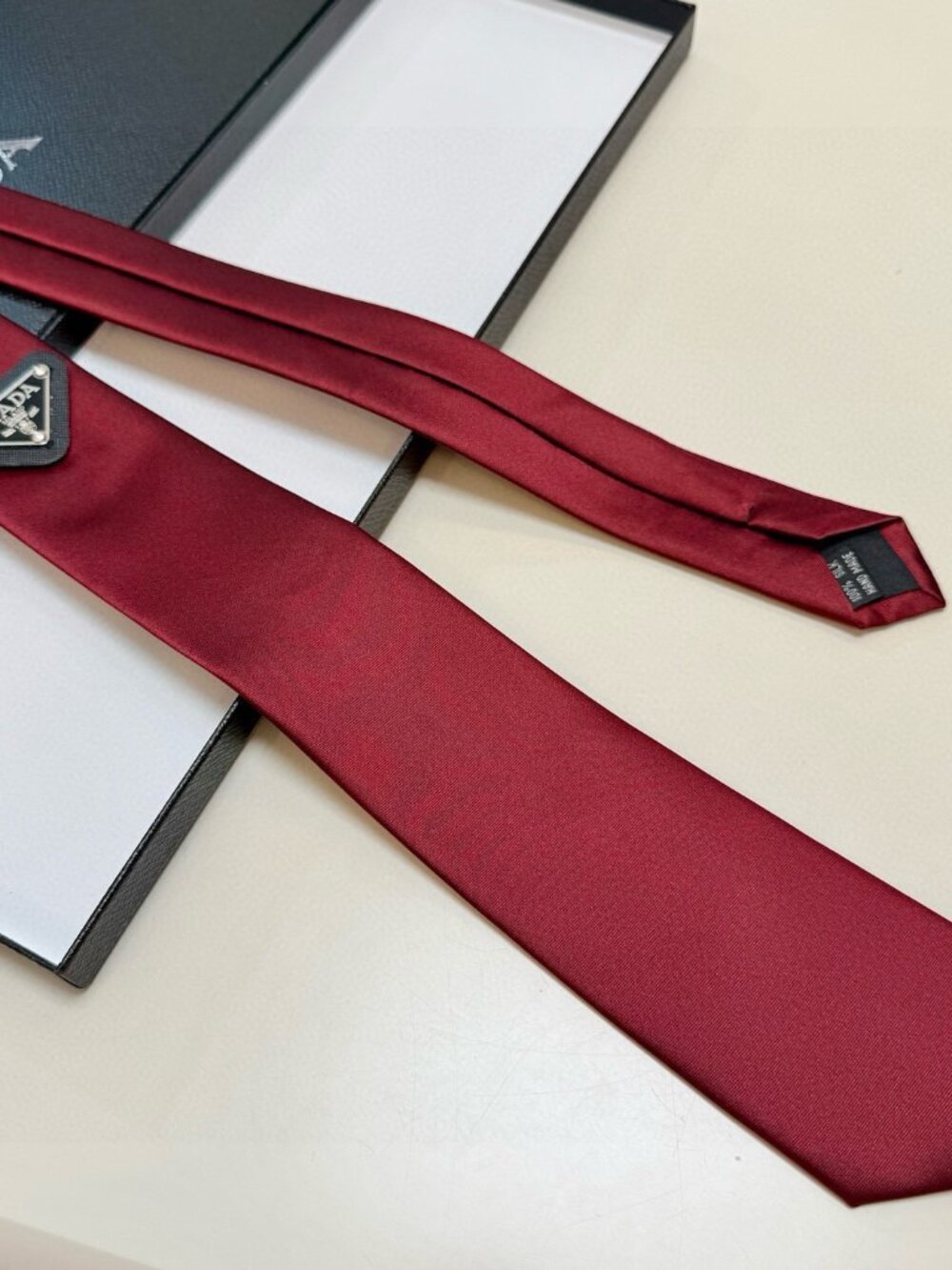 💖Prada red bow tie unisex comes with a gift box - Picture 2 of 5